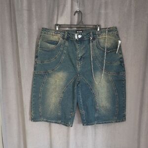 Hot Topic NWT Mens Size 36 Washed Denim Shorts with Chain